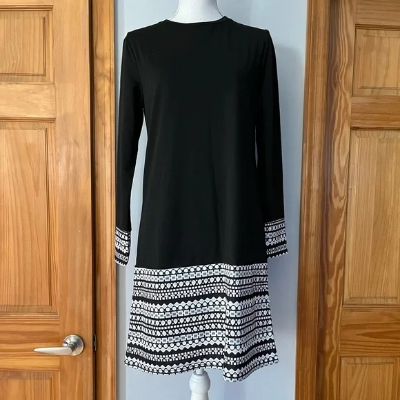 NWT Geometric design dress in black, white gray size Small - Picture 2 of 8